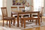 Mesa de comedor rectangular Berringer con 4 sillas y banco