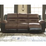 Sofá reclinable Earhart Chestnut de tres plazas Ashley - Imagen 3