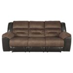 Sofá reclinable Earhart Chestnut de tres plazas Ashley